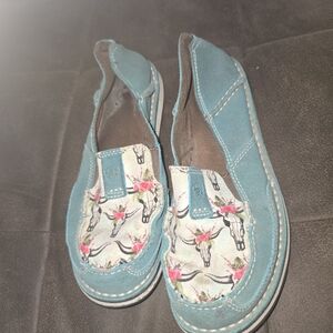 Ariat crusisers